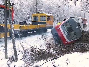 Воз исклизнуо из шина у Словенији, петоро повређених