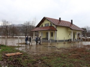 Реке набујале и у Црној Гори и БиХ, тело девојке извучено из Миљацке