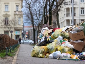 Прекинут штрајк радника "Чистоће" у Загребу, градоначелник помаже у одвозу смећа