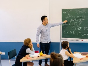 "Преваспитавање" родитеља - наставник није мета