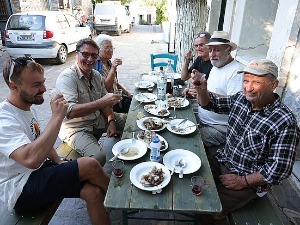 Сасвим природно-Икарија, острво дуговечних 1.део
