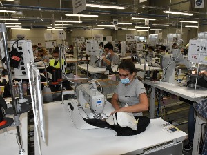 Навлаке за седишта из Србије, а шију их радници из Шри Ланке