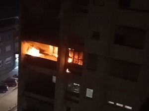 Пожар у стамбеној згради у центру Пирота, нема повређених