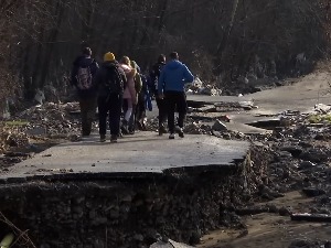 Поплаве однеле мост, дужи пут до Рашке