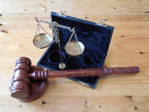 Таковска 10 о сету правосудних закона – независне судије и тужиоци или систем унутар система