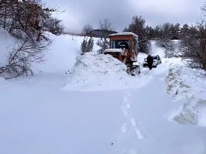 Мећава, сметови и снег - за житеље планинских села борба за живот и зимска идила