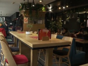 Већини конобара бакшиш већи од плате, да ли треба да постане обавезан
