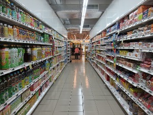 Радно време апотека, тржних центара, продавница и пошта у Србији за Дан државности