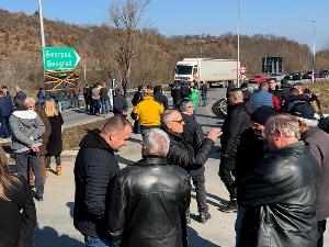 Мештани села на траси ауто-пута блокирали раскрсницу код Паковраћа, незадовољни процесом експропријације