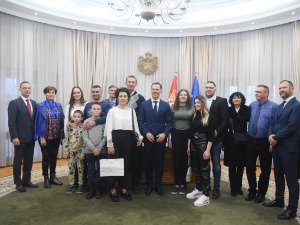 Потписани уговори са добитницима станова у наградној игри "Узми рачун и победи"
