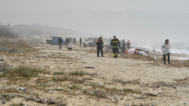 58 migranti sono morti in un naufragio nel sud Italia