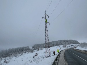 Још 1.000 људи без струје у златиборском крају - како изгледа пробијање кроз сметове до квара