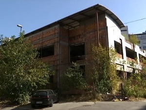 Празне и оронуле зграде чекају станаре, држава дала рок од две године да буду завршене