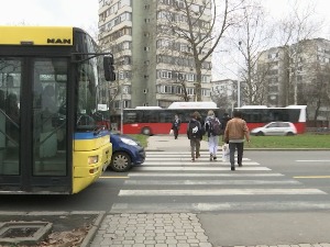 Спотови о безбедности саобраћаја могу да промовишу и опасну вожњу – пропуст или "уметничка слобода"