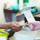 Влада Србије донела препоруке о пензионерским картицама