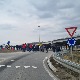 Мештани незадовољни експропријацијом два сата блокирали пут у Паковраћу