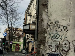 Да ли је пукотина на згради у Таковској 46 већа опасност за станаре или за пролазнике 